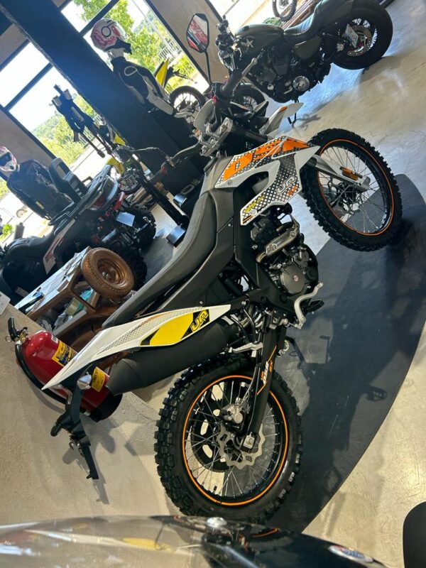 88€/ Mes UM DSR XC 125cc - Imagen 3